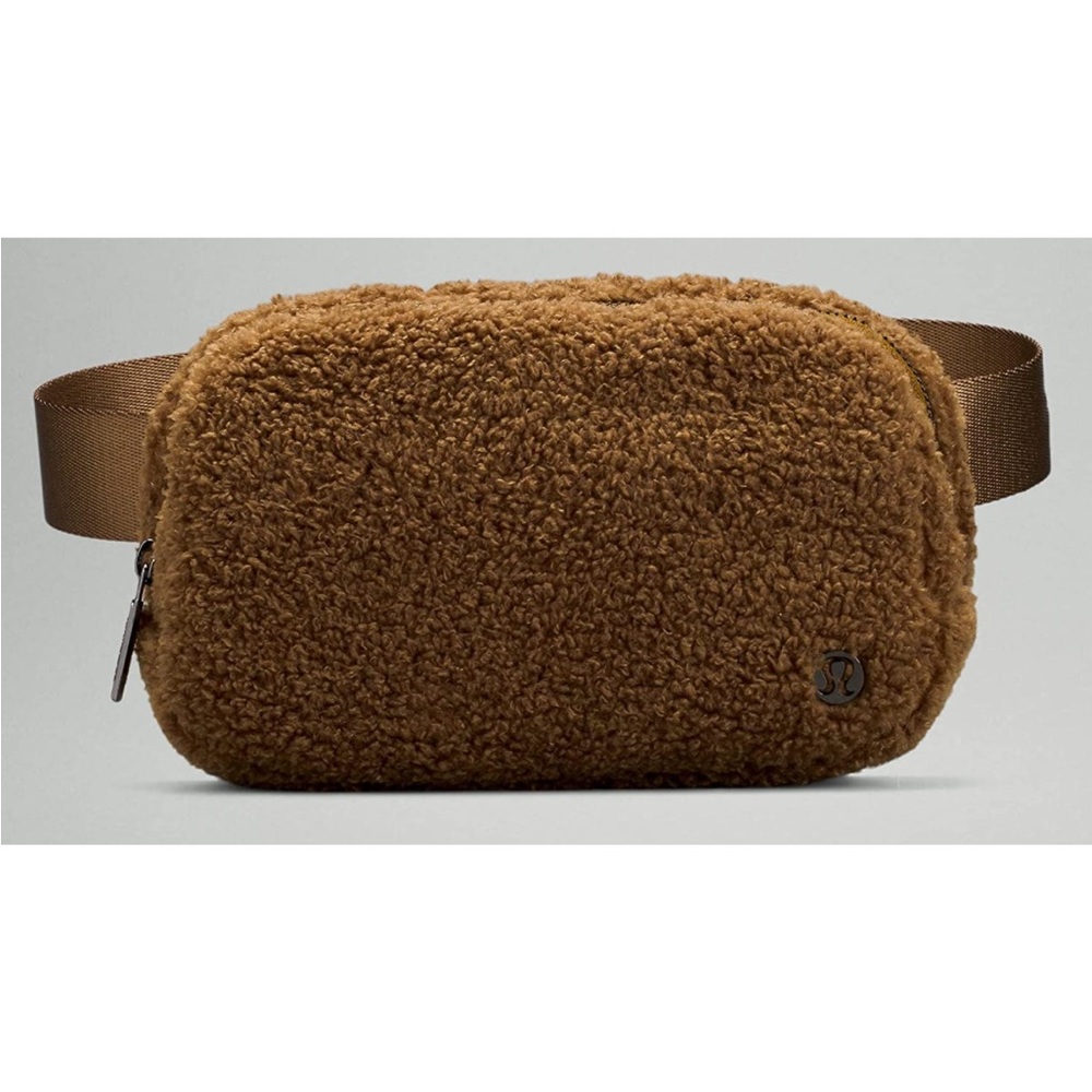 ✨NWT Lululemon Everywhere Fleece Belt Bag✨